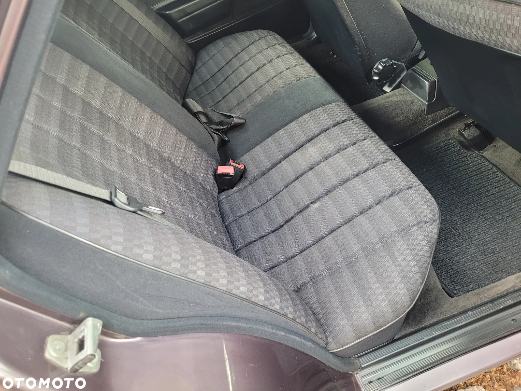 Mercedes-Benz W201 (190) - 21