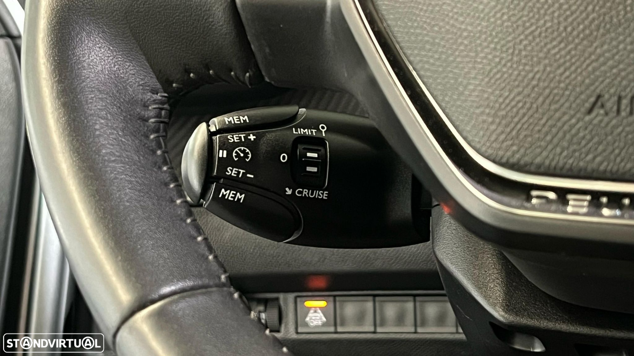 Peugeot e-2008 50 kWh Allure - 11