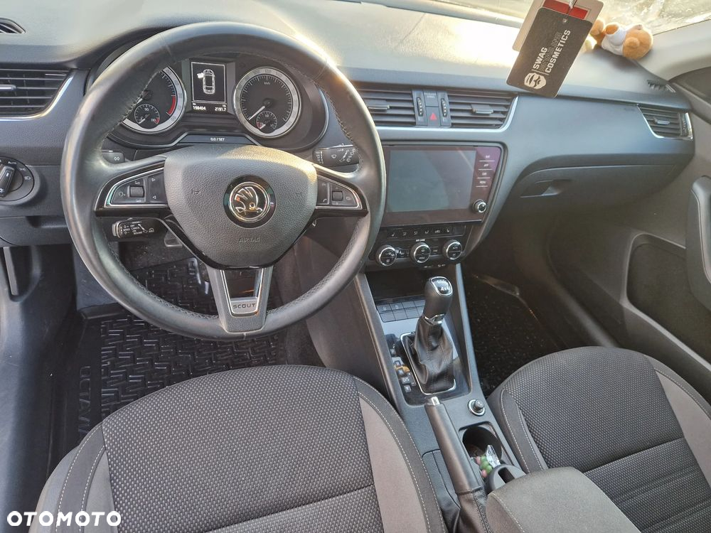 Skoda Octavia 2.0 TDI 4x4 Scout DSG - 8