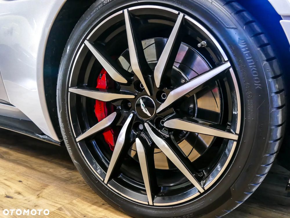 Aston Martin DB11 V12 AMR - 26