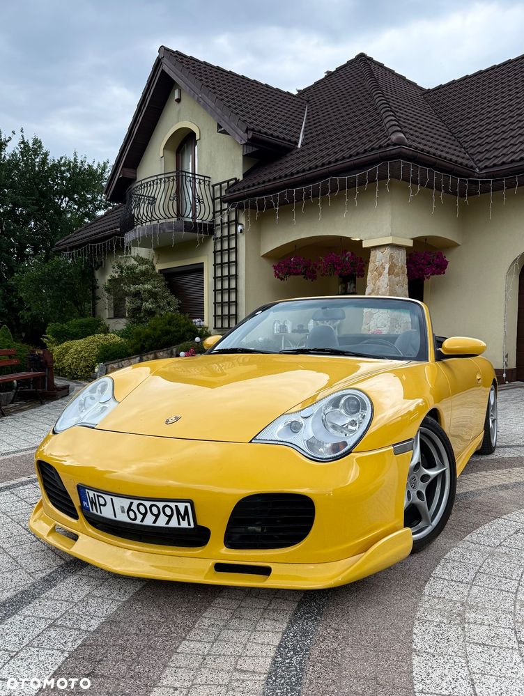Porsche 911 Carrera 4 - 1