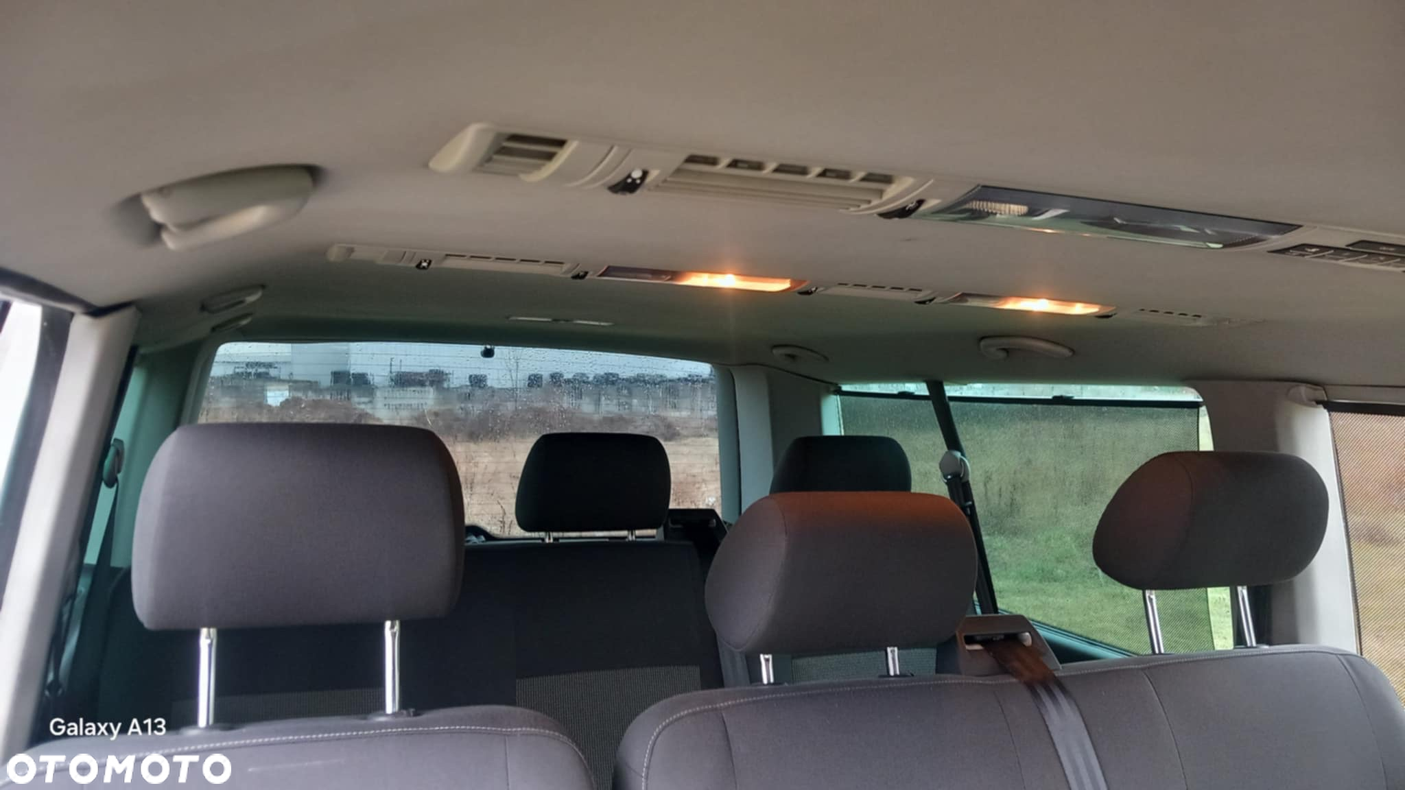 Volkswagen Caravelle - 7