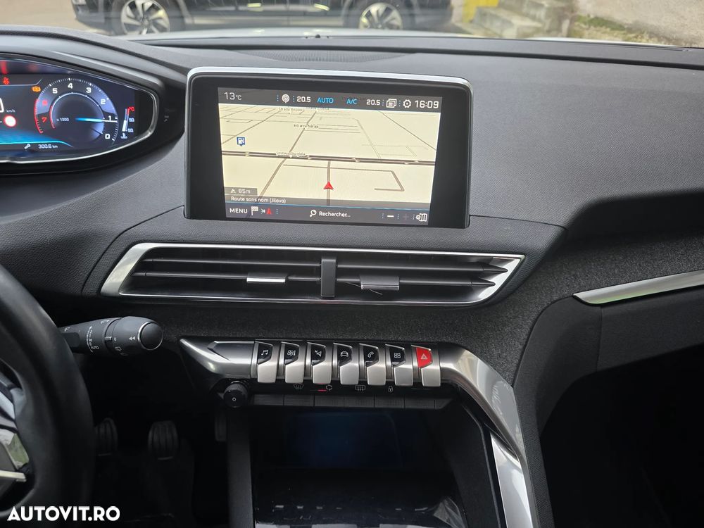 Peugeot 3008 1.2 PureTech S&S BVM6 Allure - 17