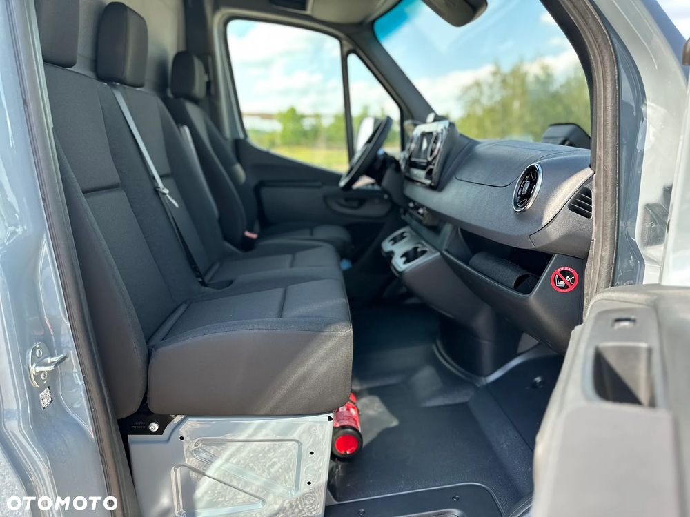 Mercedes-Benz Sprinter - 9