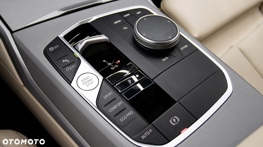 BMW Seria 3 318i Sport - 22