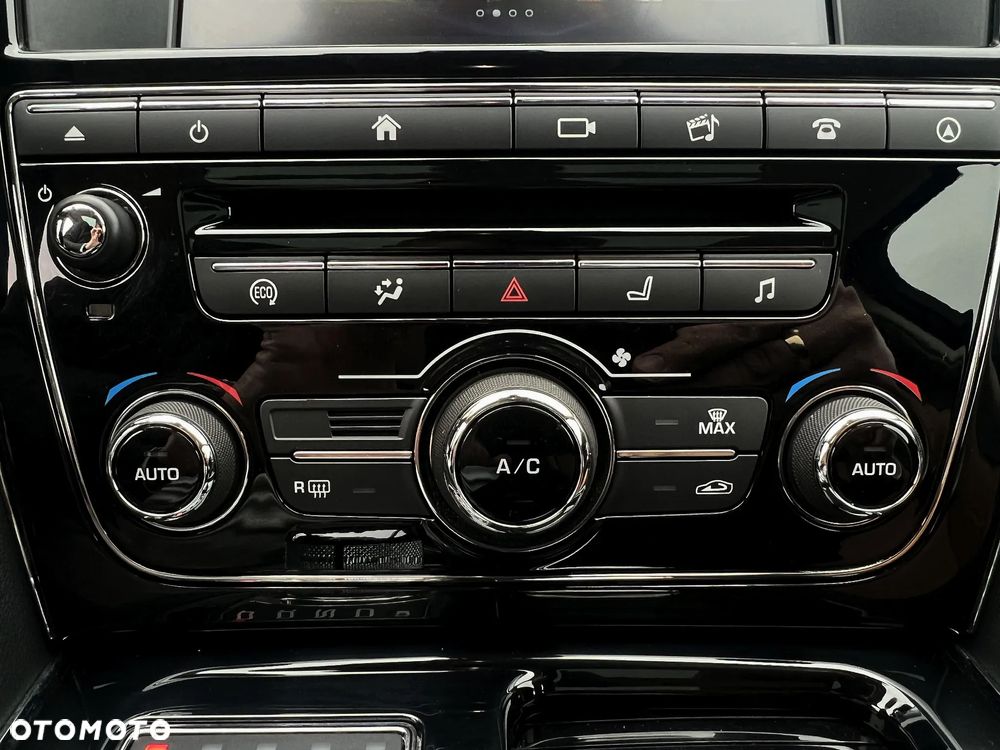 Jaguar XJ 3.0 D V6 Premium Luxury - 33