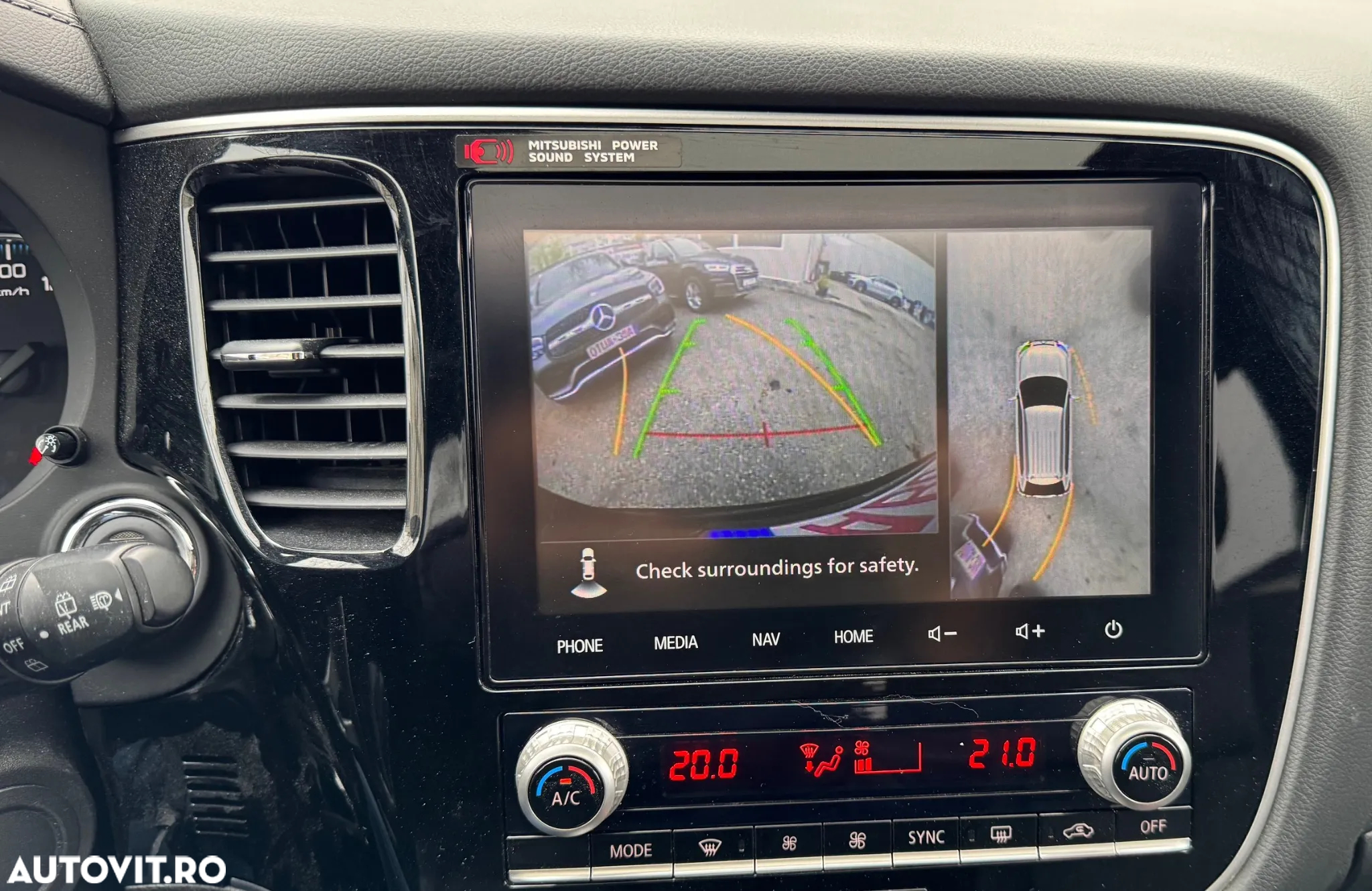 Mitsubishi Outlander 2.4 4WD Plug-In Hybrid Top - 31