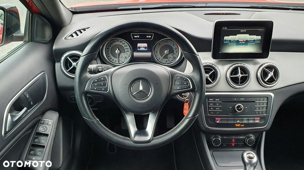 Mercedes-Benz GLA - 10