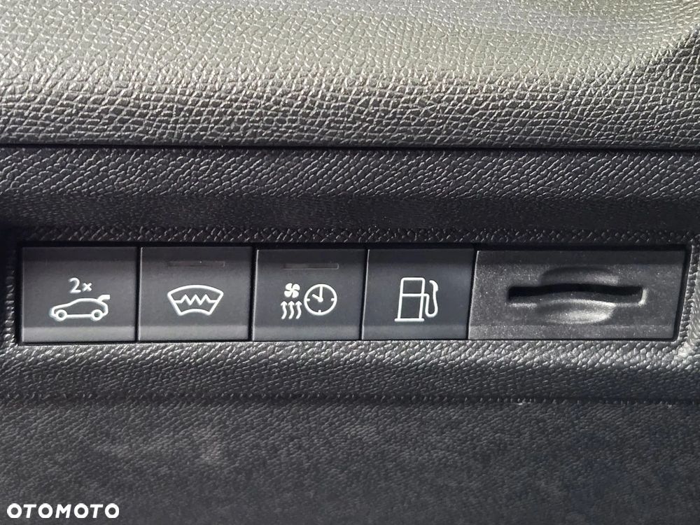 Peugeot 408 1.6 Plug-In Hybrid 180 GT EAT8 - 35