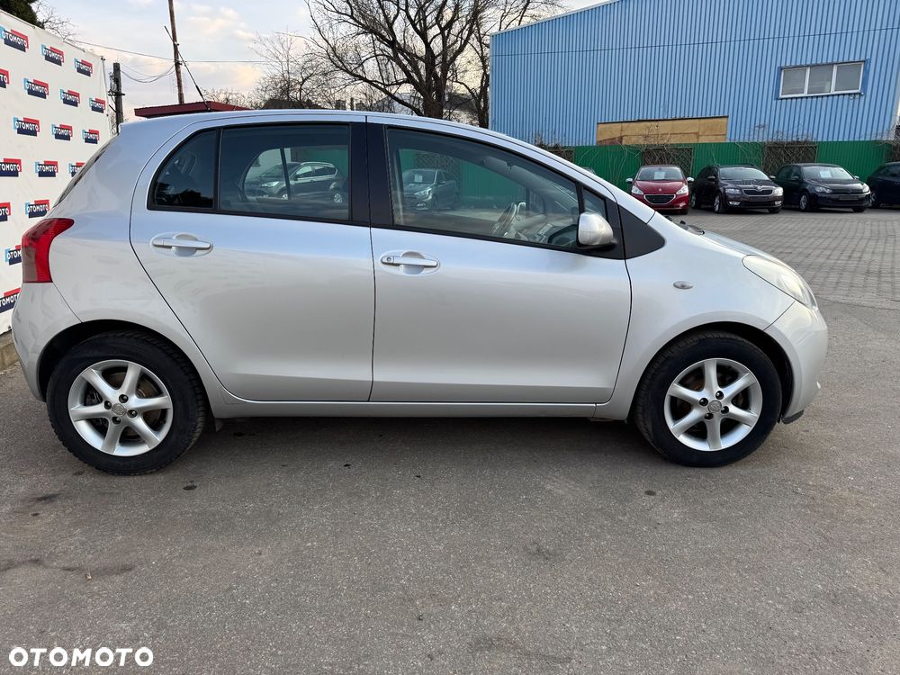 Toyota Yaris 1.3 VVT-i Sol - 3