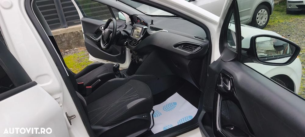 Peugeot 208 e-HDi 92 Stop&Start Style - 22