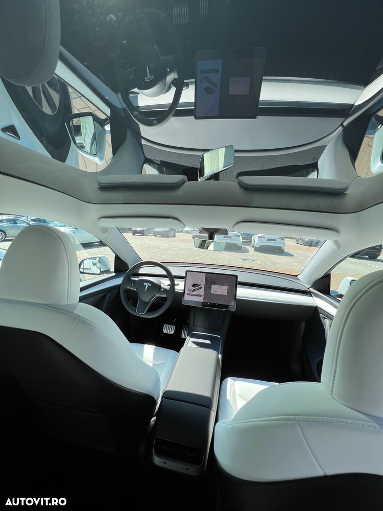 Tesla Model Y AWD Performance - 4