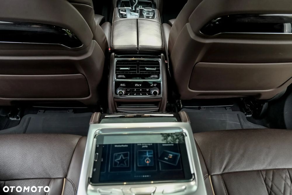 BMW Seria 7 750i xDrive - 14