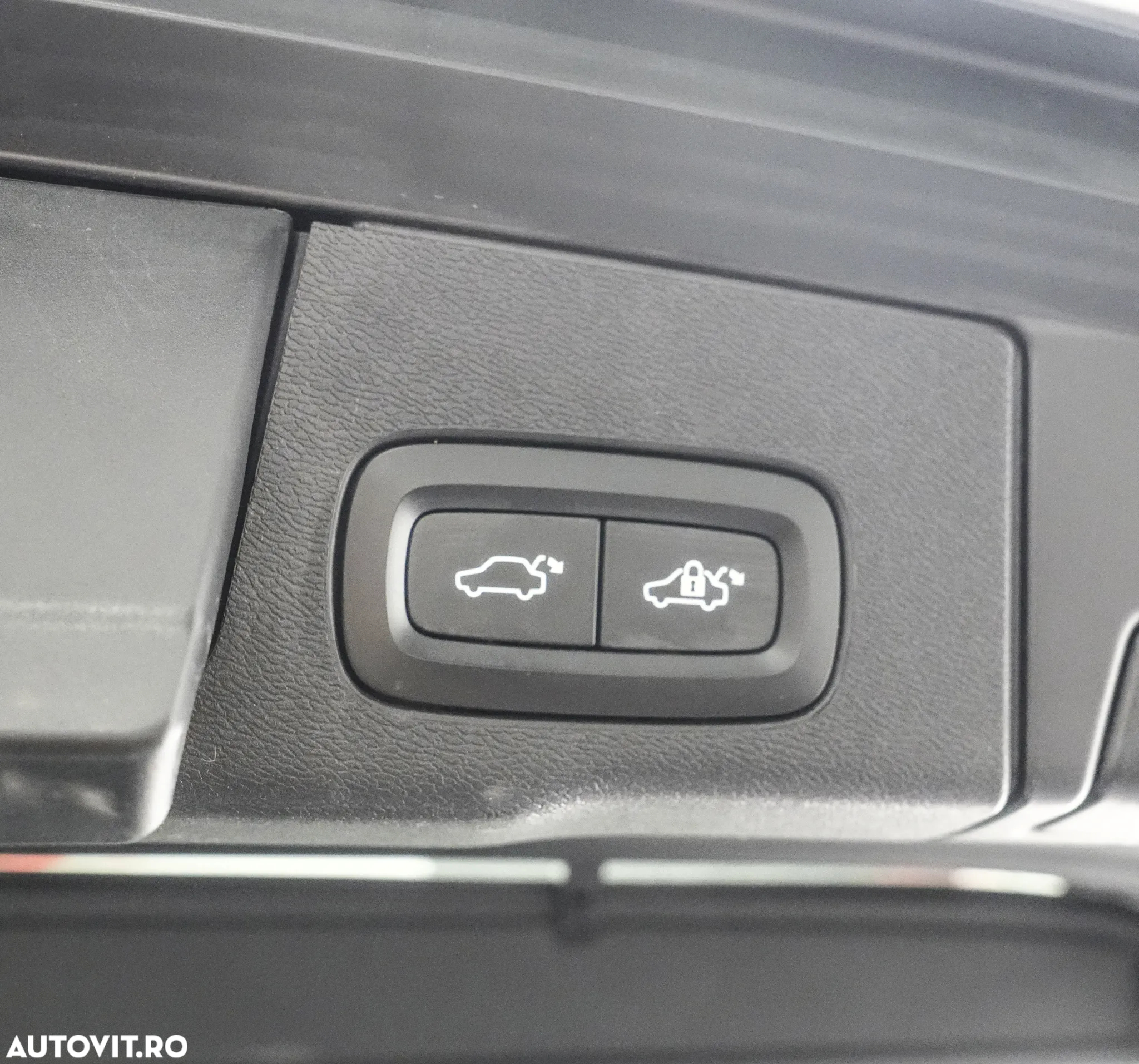 Volvo XC 60 T8 Twin Engine AWD Momentum Pro - 25