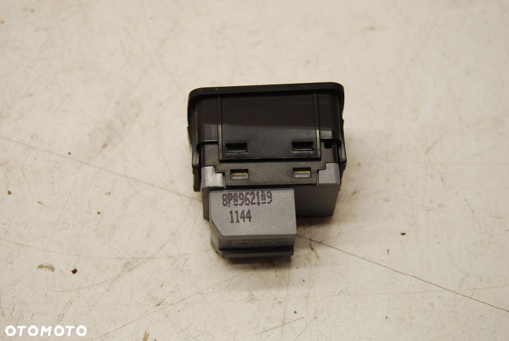 PRZEŁĄCZNIK WŁĄCZNIK ALARMU 8P0962109 AUDI A3 8P - 3