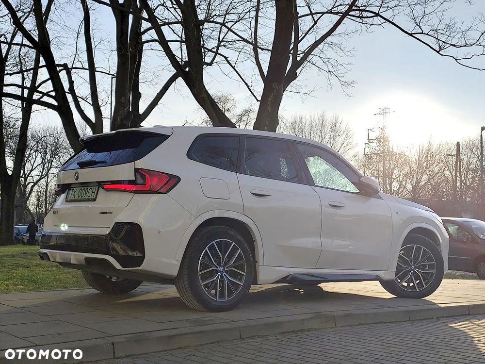 BMW iX1 xDrive30 66.5kWh M Sport - 5