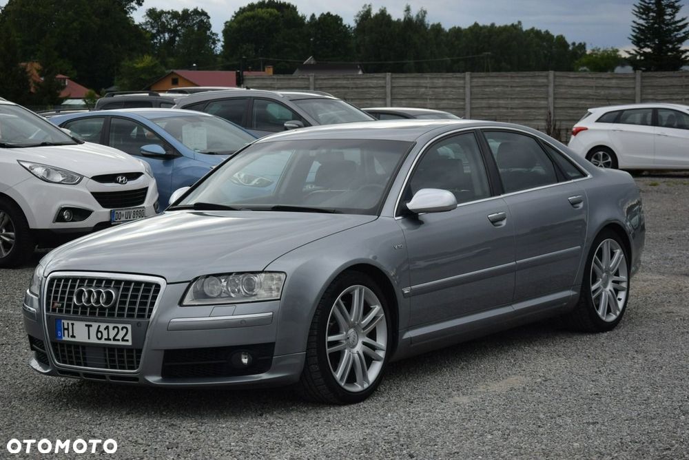 Audi S8 - 1