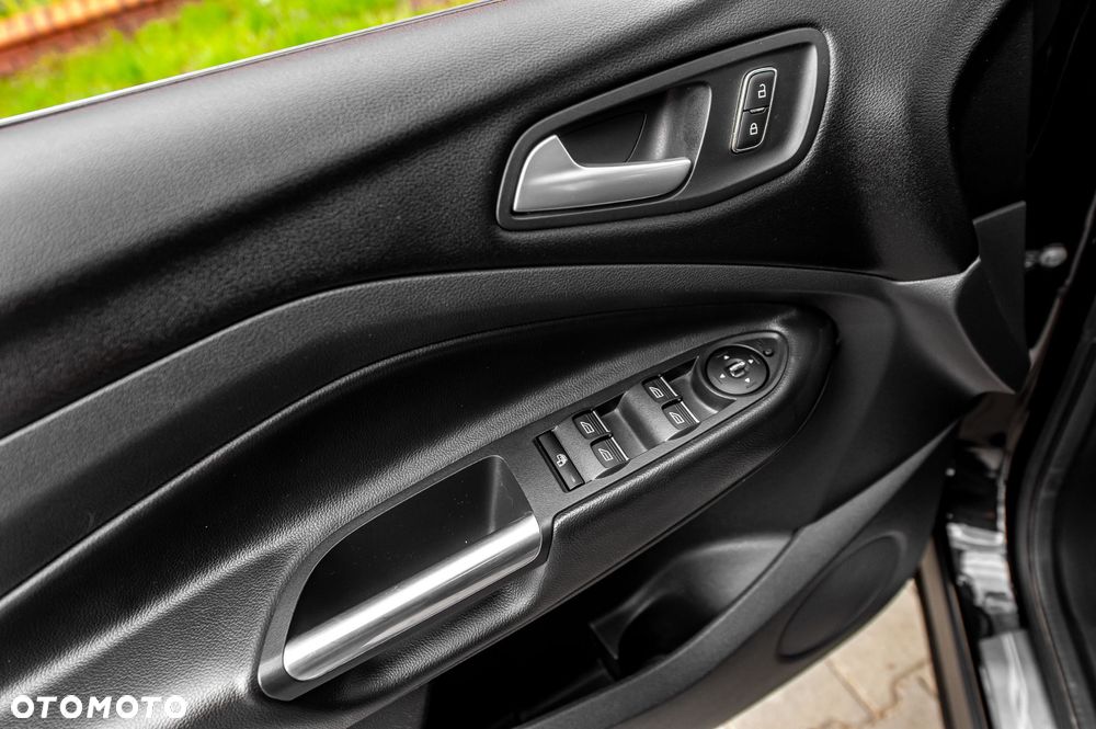 Ford Kuga 1.6 EcoBoost 4x4 Titanium - 33