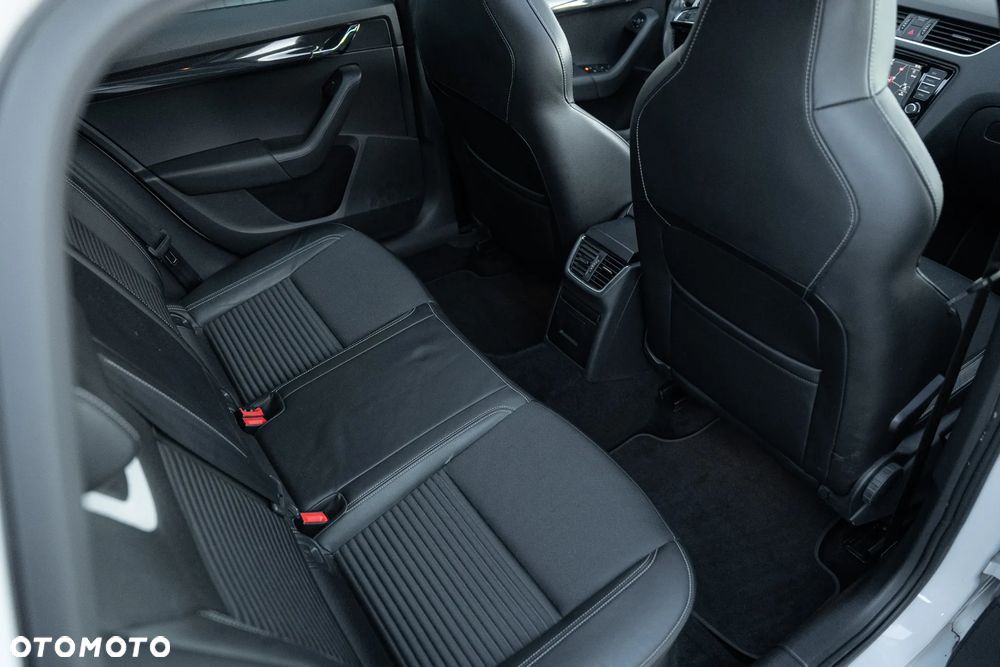 Skoda Octavia 2.0 TDI RS DSG - 32