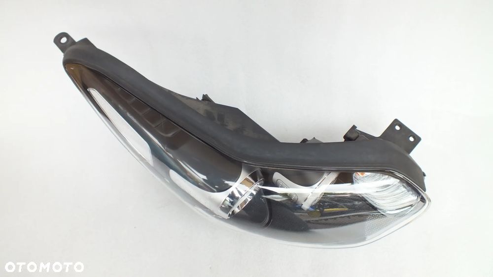 Lampa Xenon prawy Kia Sportage IV - 2