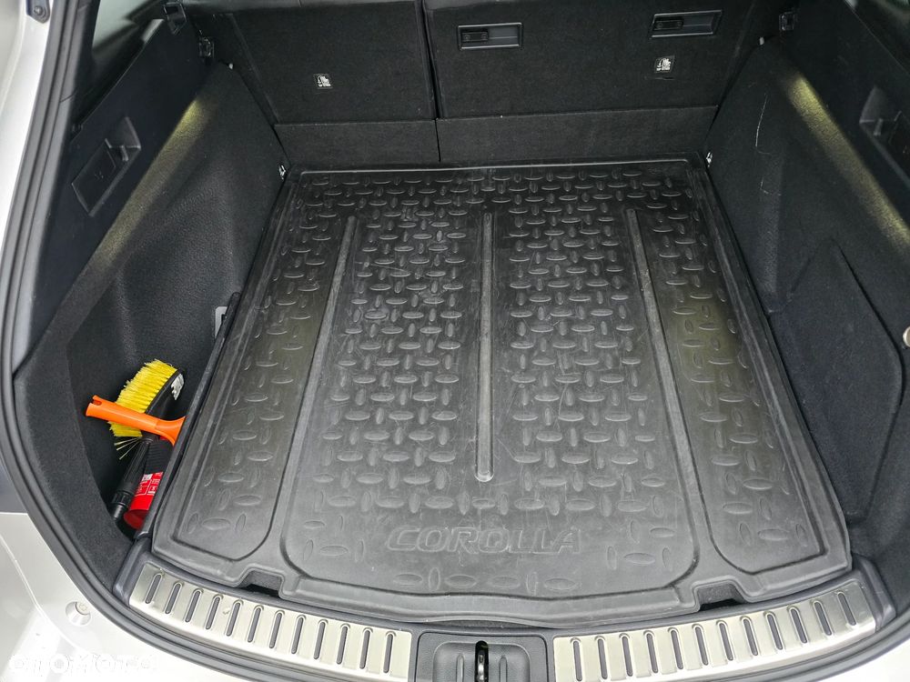 Toyota Corolla 2.0 Hybrid Executive - 23