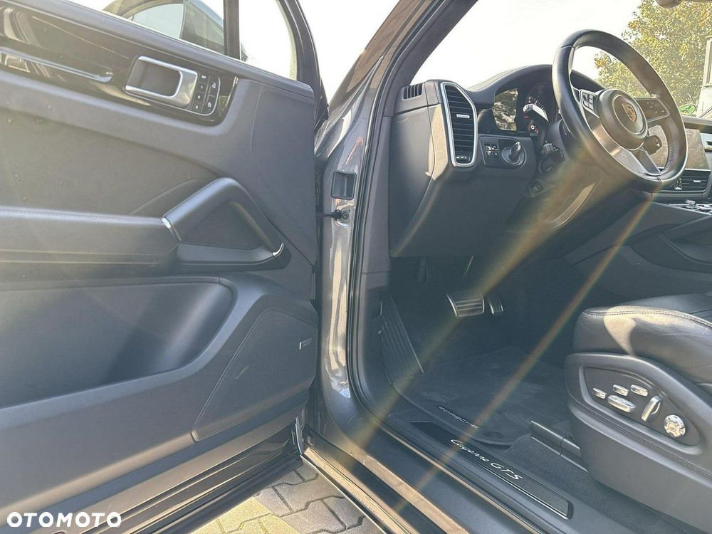 Porsche Cayenne - 10