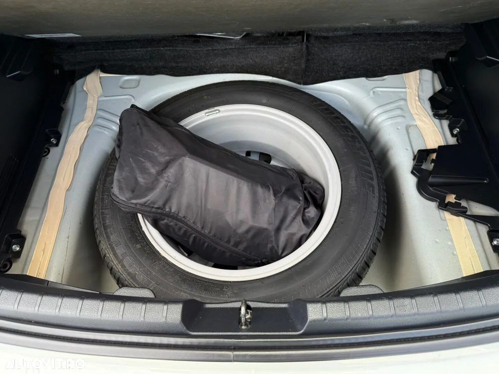 Toyota Yaris 1.5 VVT-i HSD Sol - 12