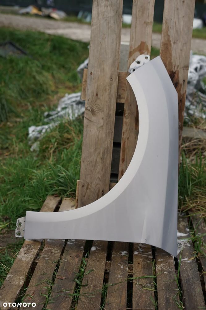 Błotnik przód przedni lewy Ford Focus Mk.3 LB