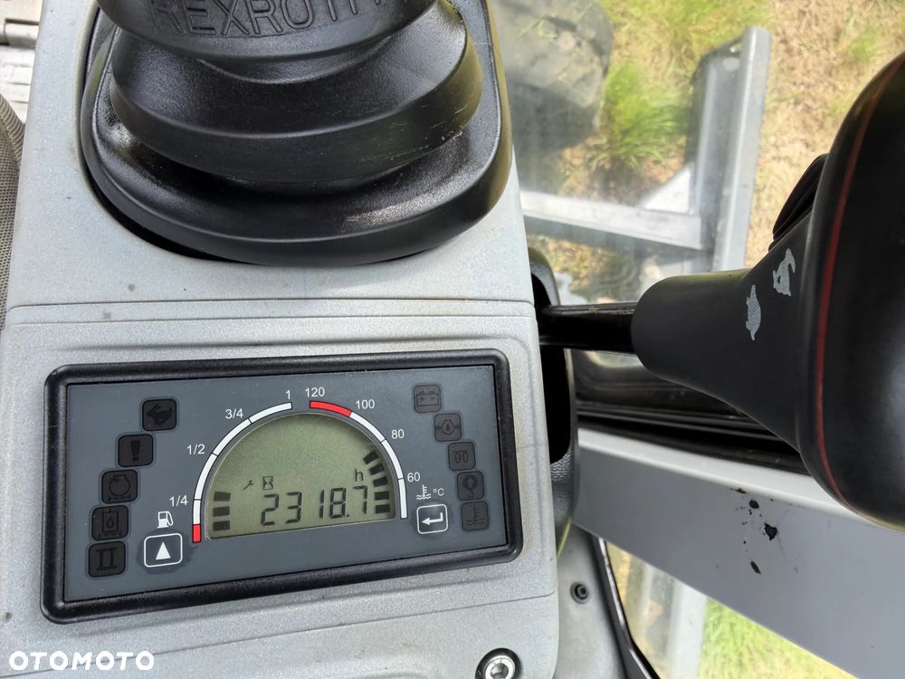 Wacker Neuson ET24 Koparka Gąsienicowa 2,6 tony. z VDS. 2021rok- 2300 Mtg Poziomowanie VDS silnik Yanmar. Maszyna Pochodzi z Norweskiej szkółki roślinnej. 2x drzwi ORYGINAŁ. Jak Nowa z salonu zero luzów i wycieków. Aktualna DEKRA. 2x oryginalna Łyżka. Szybka wolna jazda. Dodatkowe Linie Hydrauliczne na młot i wiertnice. Zaczep kulka na lemieszu. OKAZJA - 8