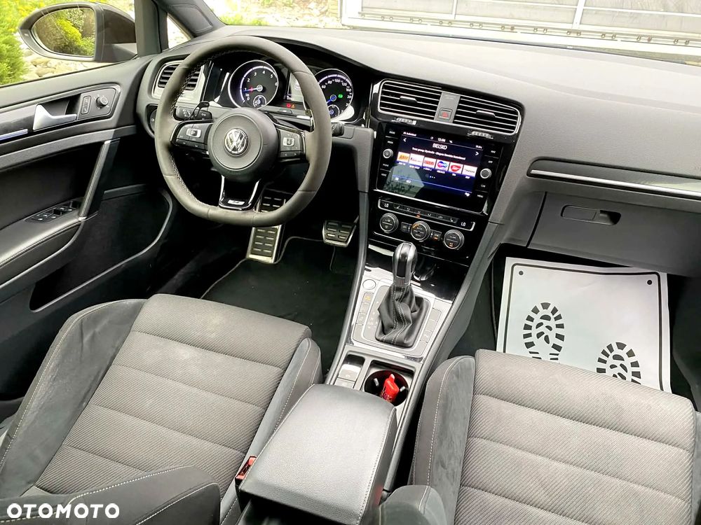 Volkswagen Golf - 26
