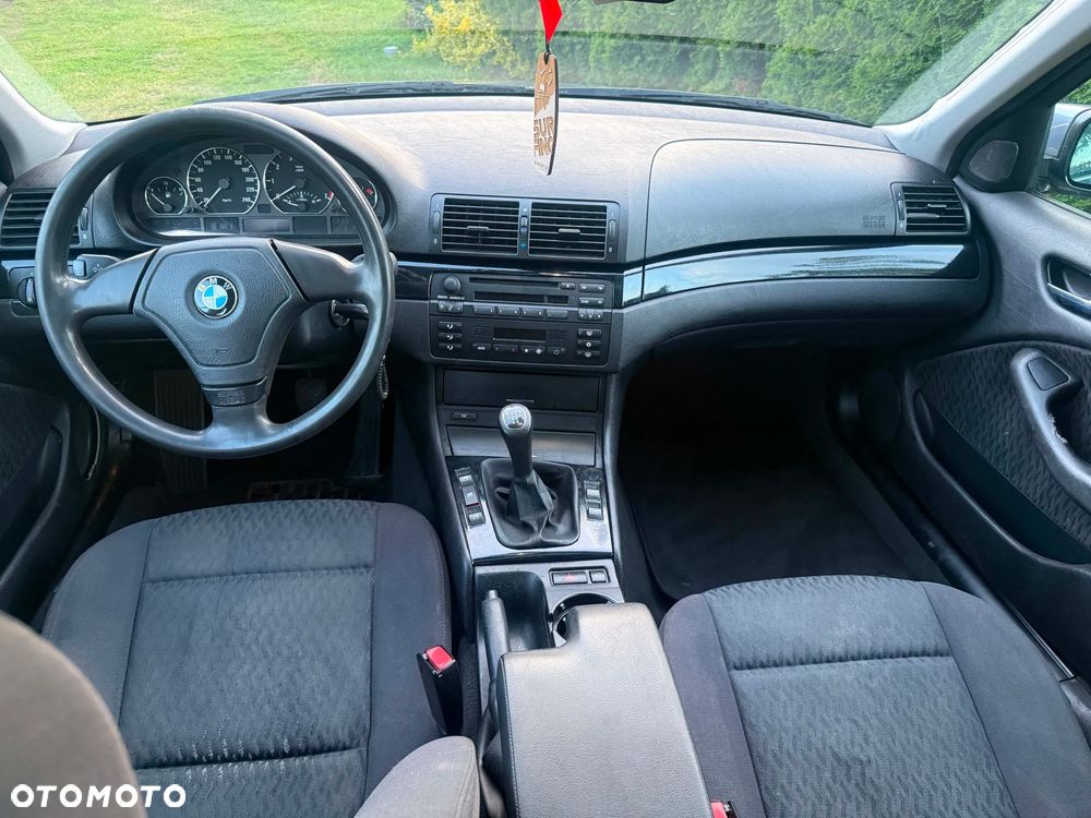 BMW Seria 3 320i - 9