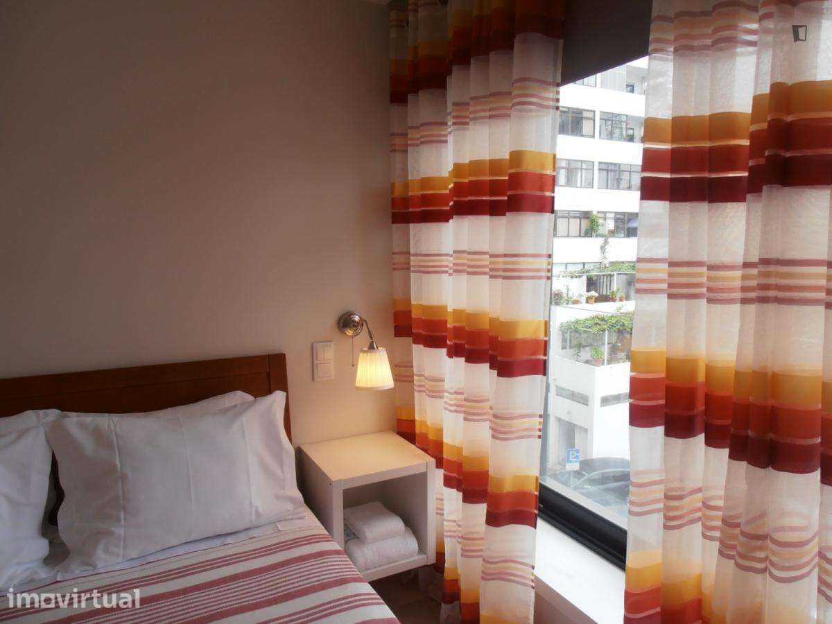 Apartamento com 1 quartos - localizado em Santo Ildefonso Porto - Grande imagem: 3/18