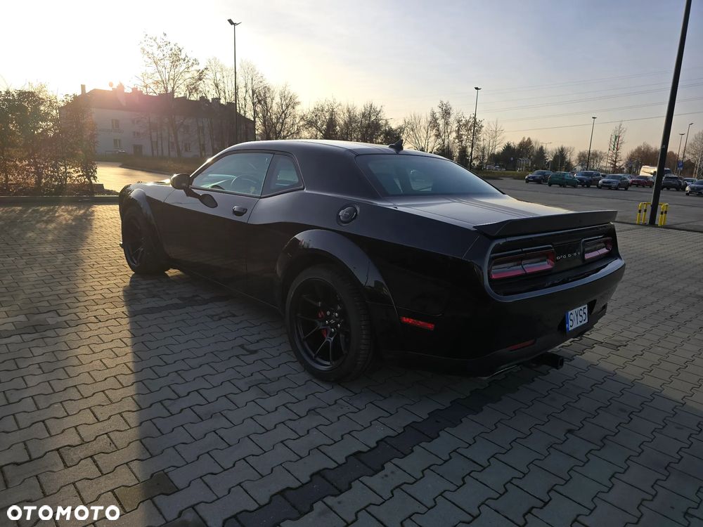 Dodge Challenger ver-6-4-scat-pack-widebody - 4