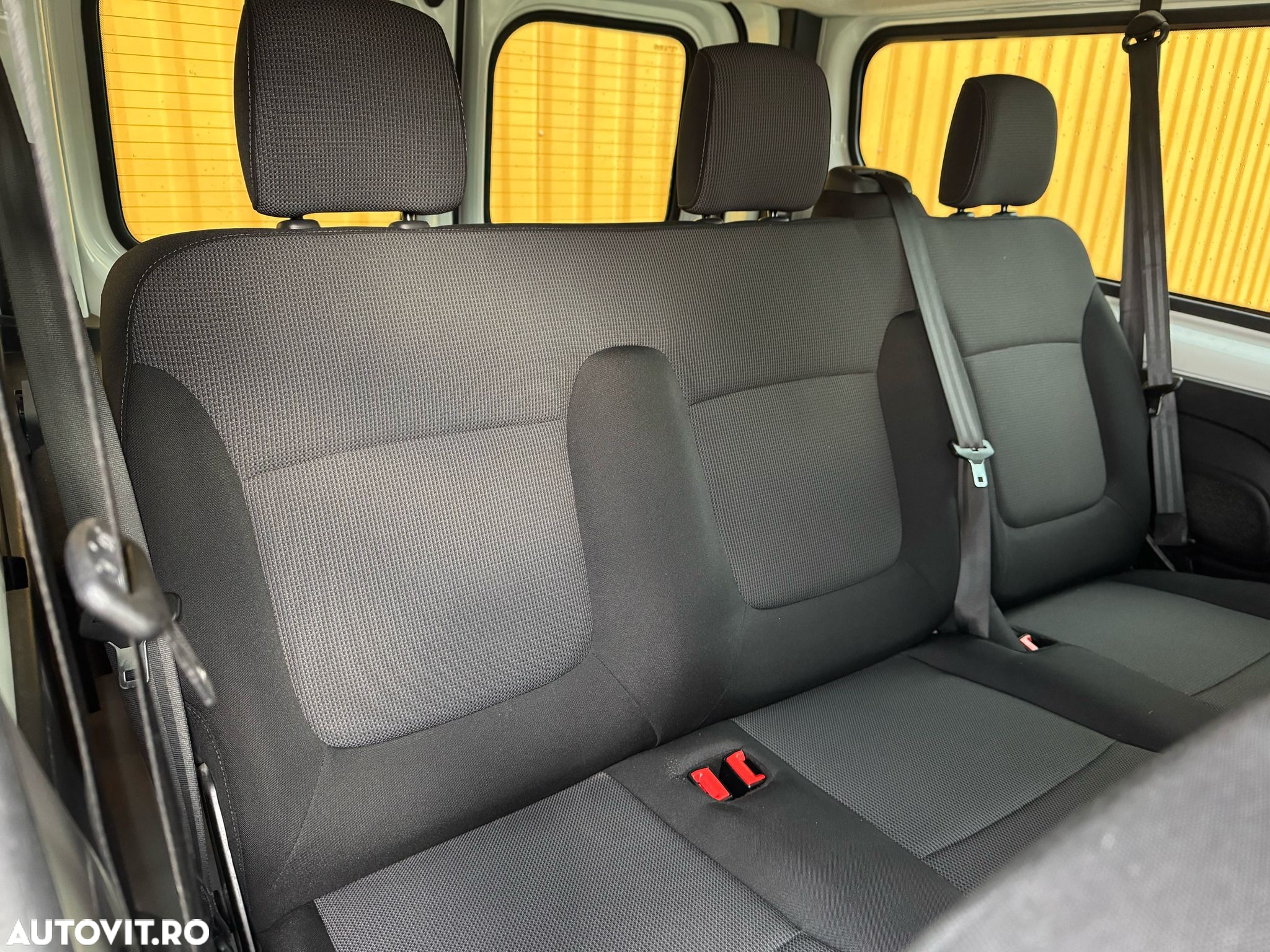 Renault Trafic Combi 2.0 Blue dCi 150 S&S L2 8+1 Zen - 9