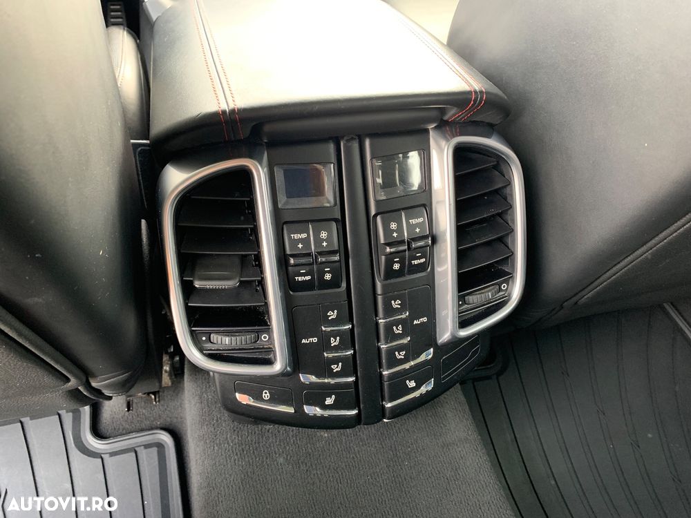 Porsche Cayenne S Diesel Platinum Edition - 32