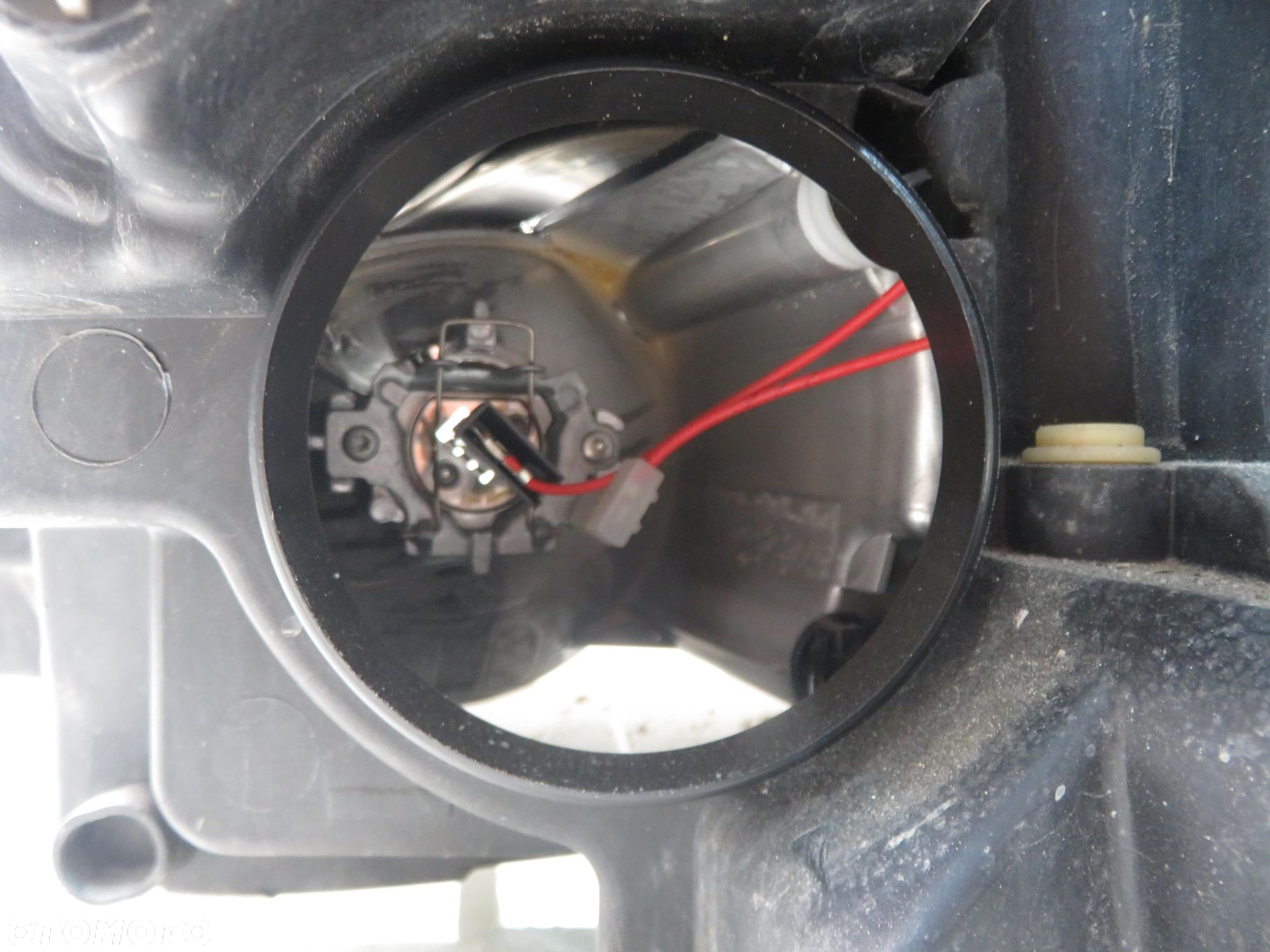 LAMPA PRAWA PRZEDNIA NISSAN X-TRAIL T30 - 2