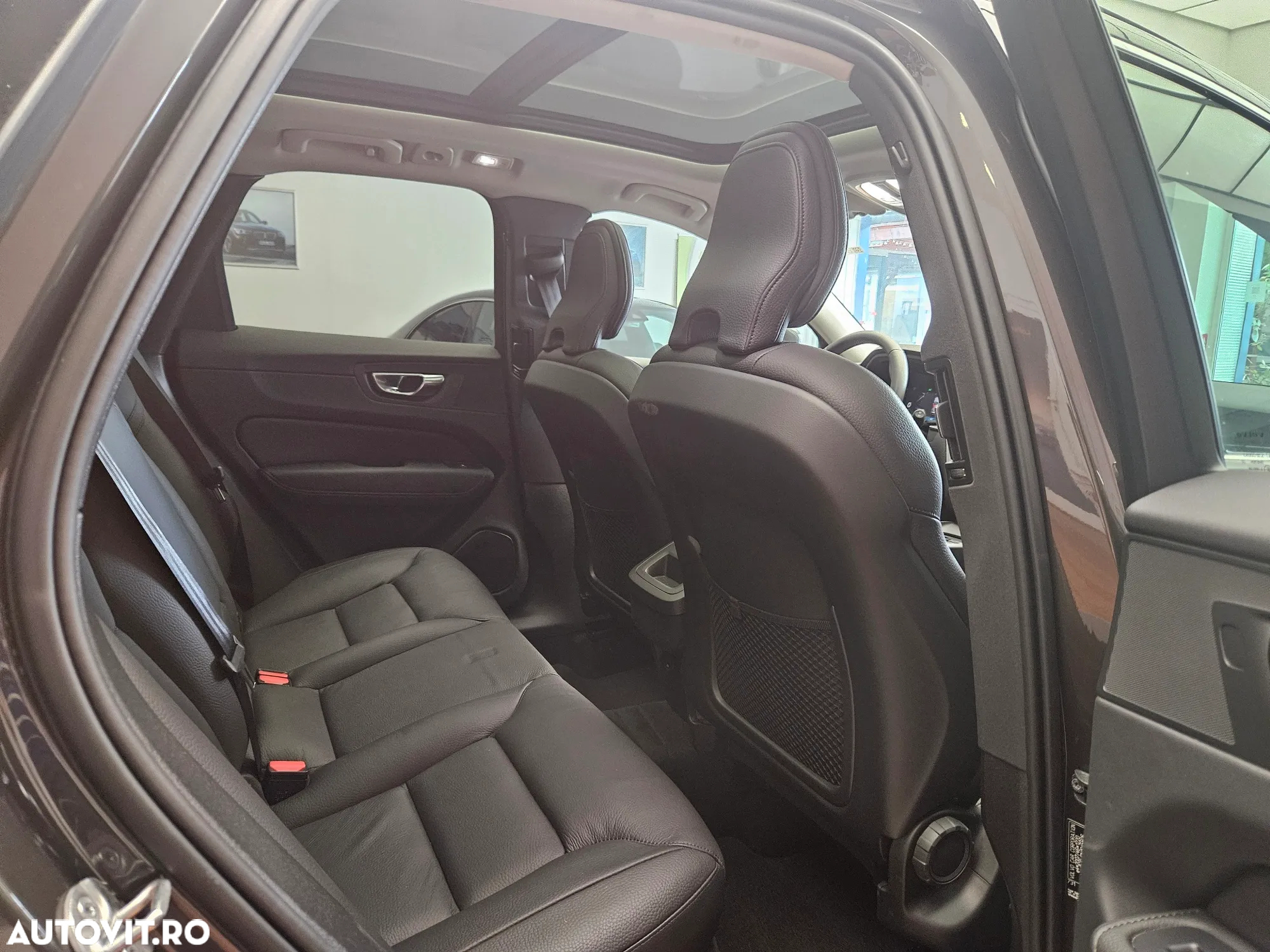 Volvo XC 60 B4 D Geartronic Momentum Pro - 12