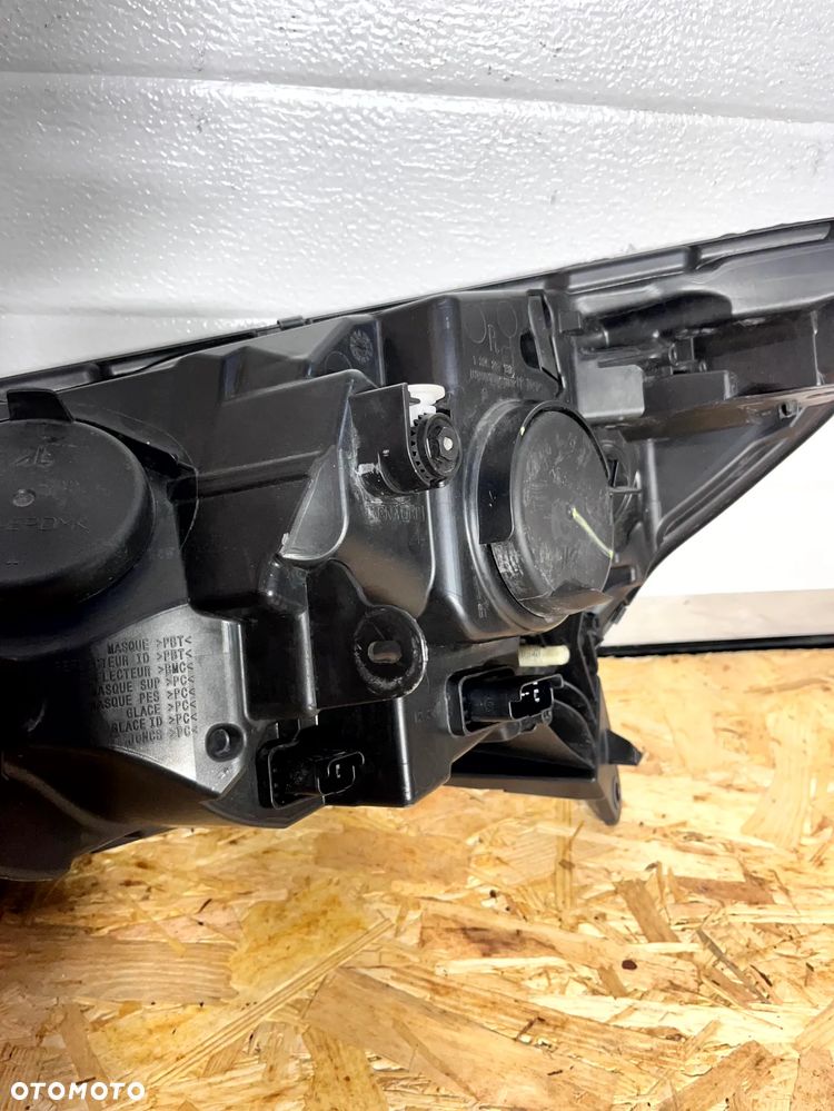 RENAULT CAPTUR I LAMPA PRAWY PRZÓD PRAWA PRZEDNIA ZWYKŁA ORYGINAŁ EUROPA BRAK JEDNEGO UCHWYTU 260102734R - 12