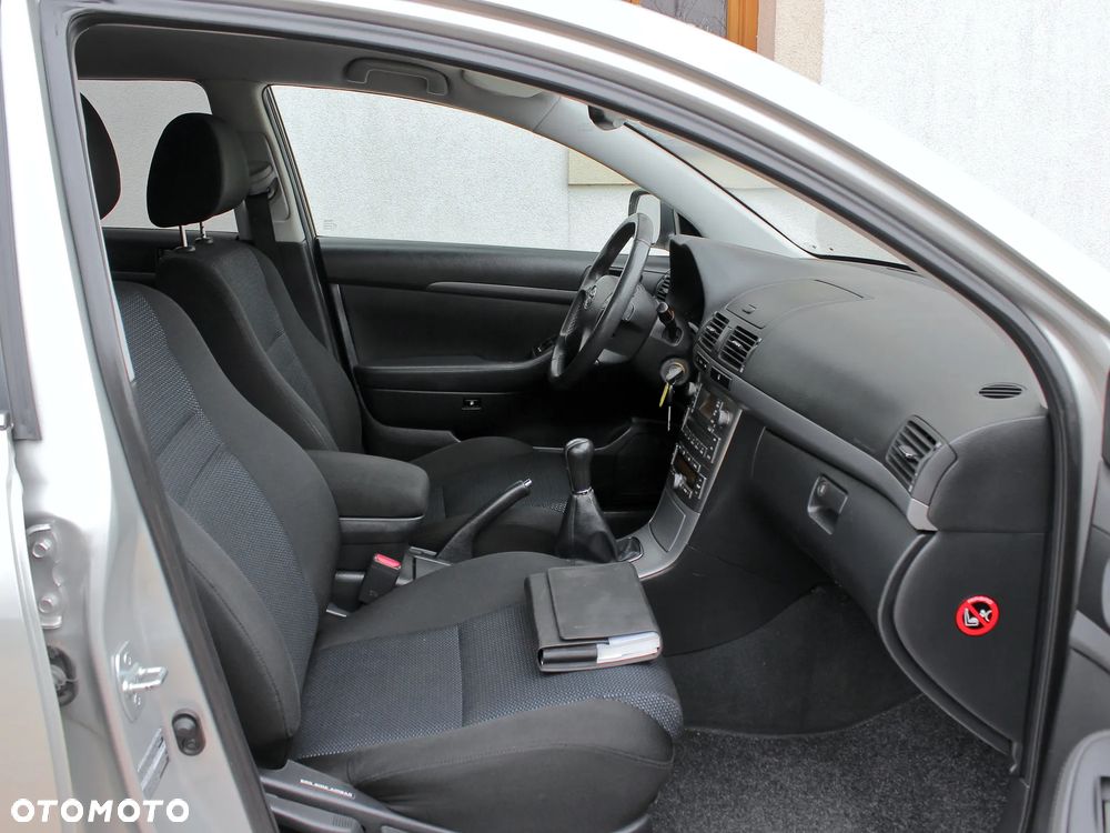 Toyota Avensis 1.8 VVT-i Sol Premium - 19