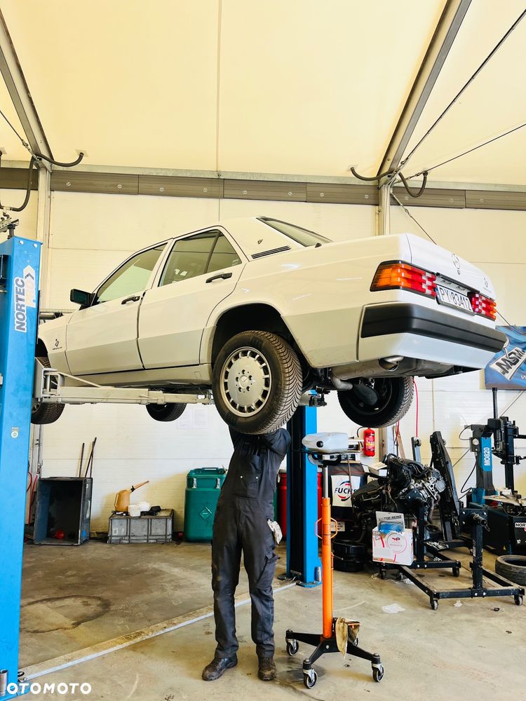 Mercedes-Benz W201 (190) - 29
