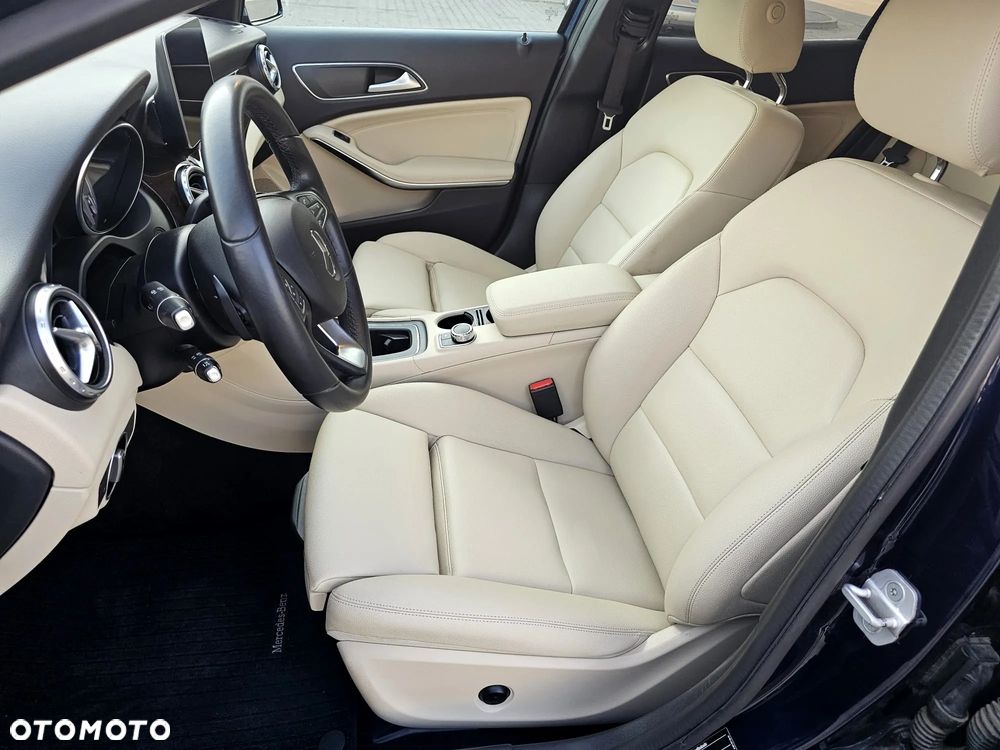 Mercedes-Benz GLA 250 4-Matic - 24