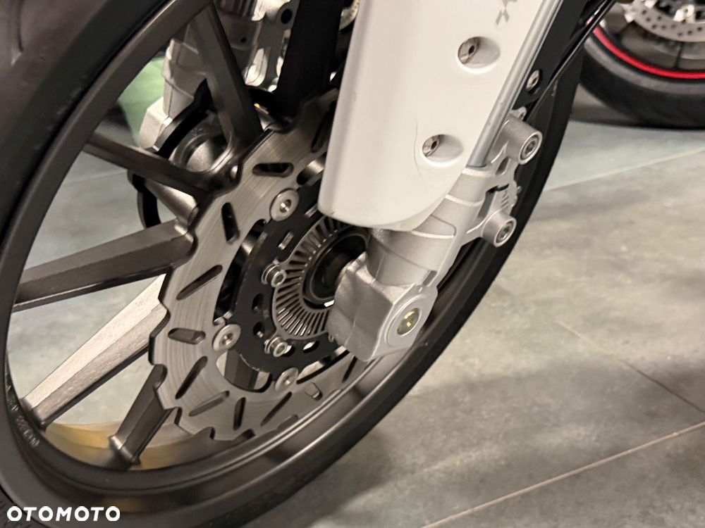 Benelli TRK 251 - 37