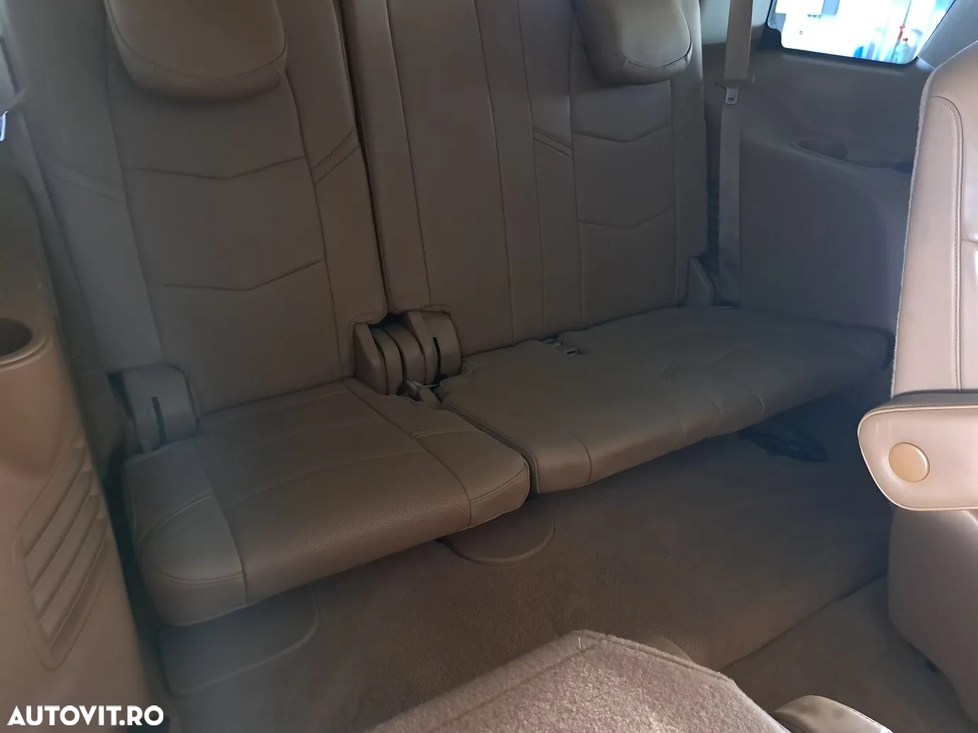 Cadillac Escalade - 27