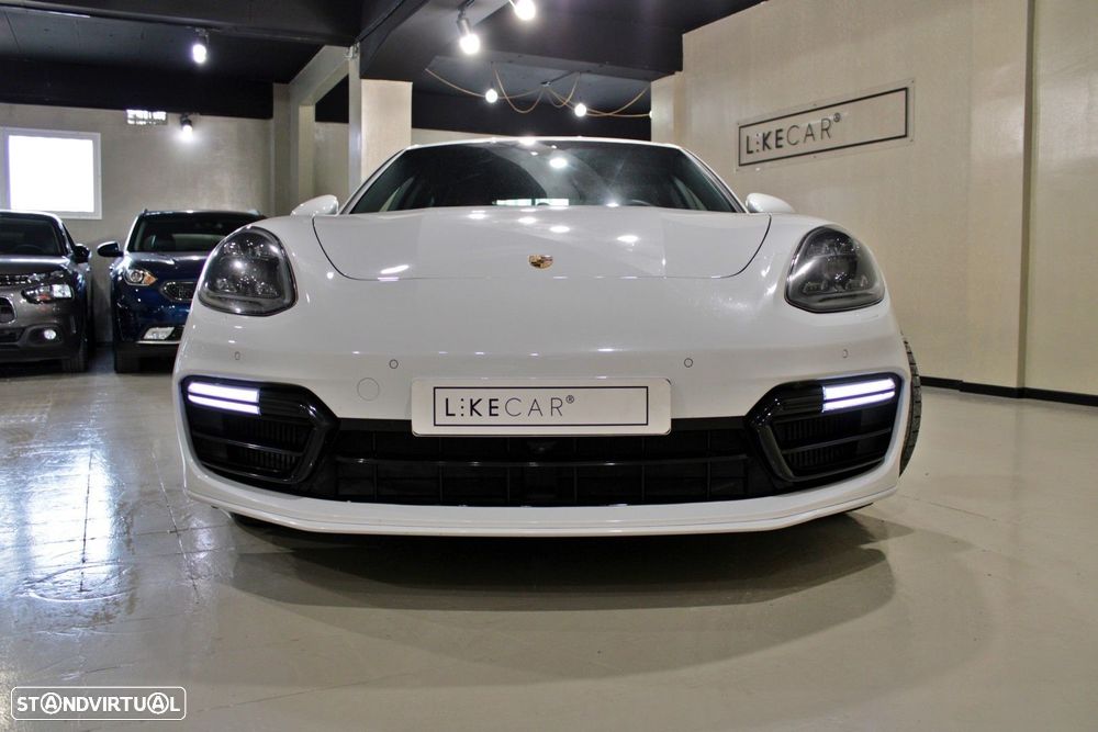 Porsche Panamera 4 E-Hybrid - 12