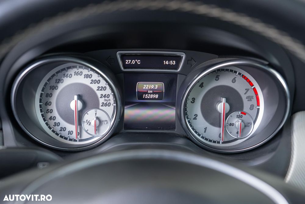 Mercedes-Benz CLA 180 Shooting Brake - 16