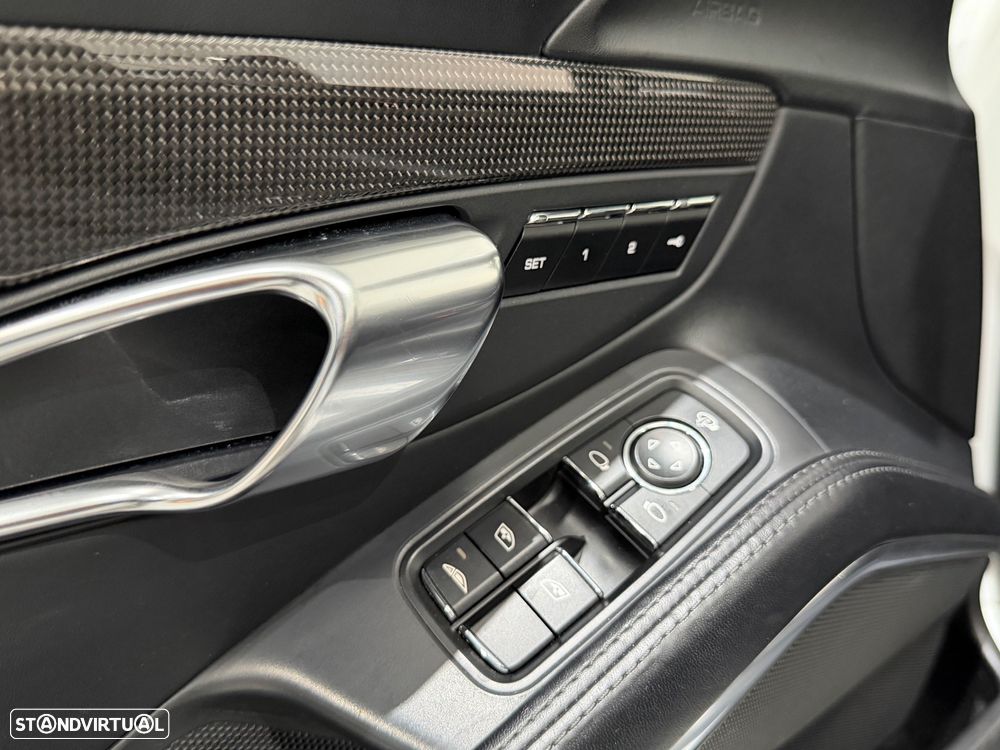 Porsche 911 (991) Turbo S Cabriolet - 35