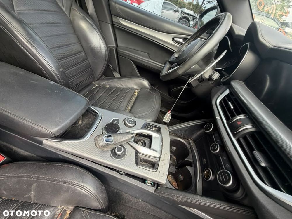 Alfa Romeo Stelvio 2.0 Turbo TI Q4 - 9