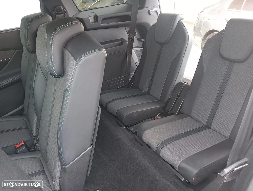 Peugeot 5008 1.2 PureTech Allure Pack EAT8 - 17