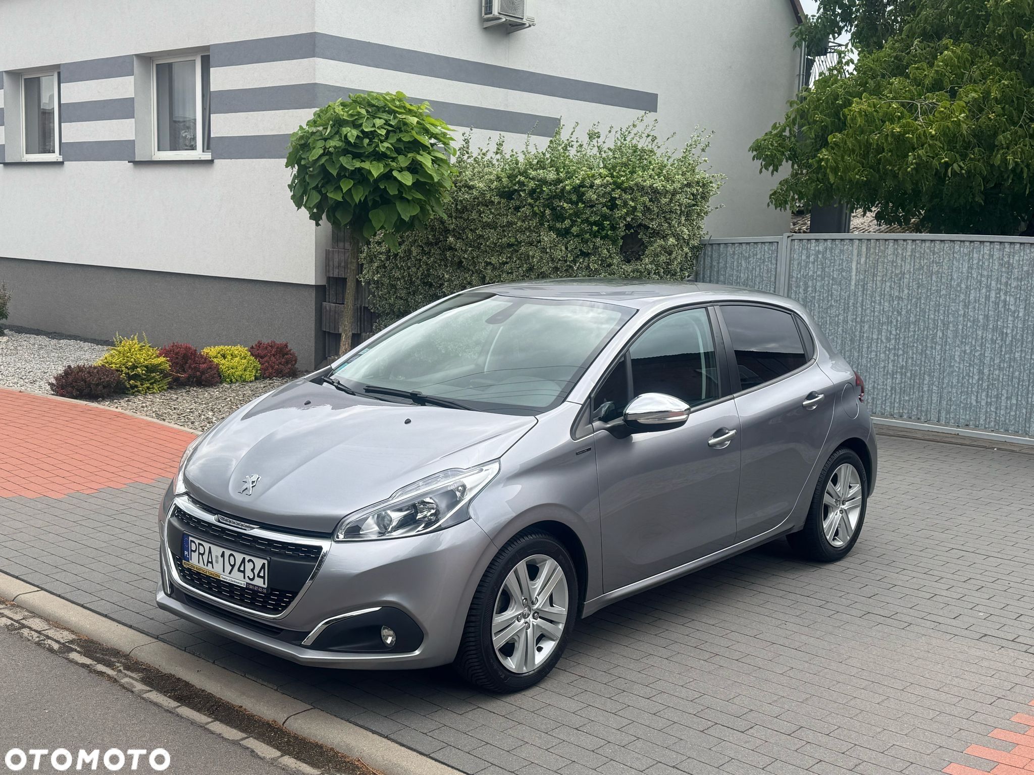Peugeot 208 PureTech 82 Stop & Start Signature - 1
