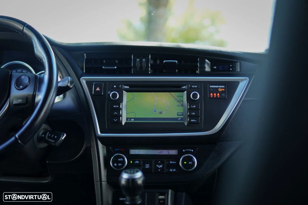 Toyota Auris 1.4 D-4D Exclusive+P.Sport - 47